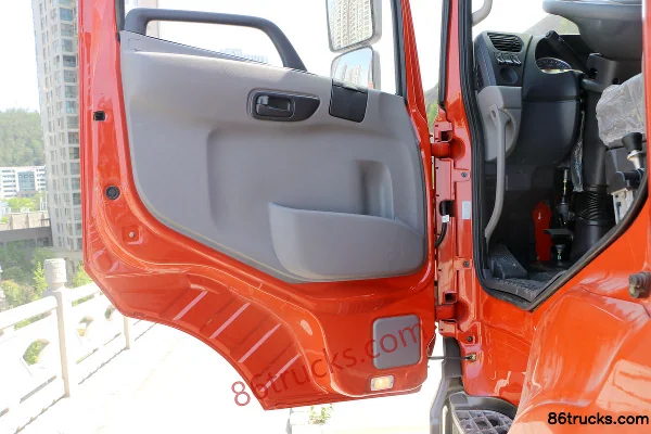 Dongfeng Commercial Vehicle Tianlong KC Heavy Truck 420hp 8X4(12 wheels) 7.8m Dump Truck (5.92 Axle Ratio) Cab (1) | 86Trucks