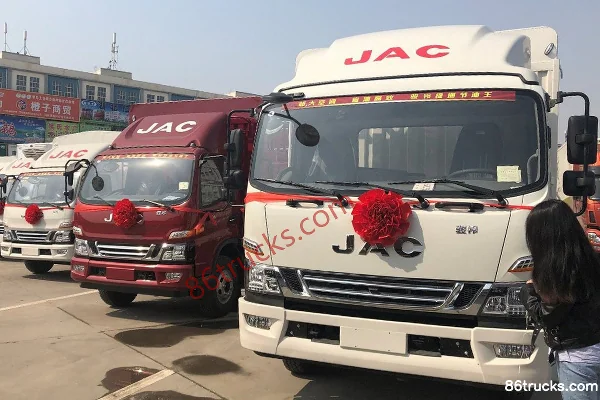 JAC Junling V8 Green King 170 hp 4X2(6 wheels) 4.18m single-row cage light truck Exterior (2) | 86Trucks