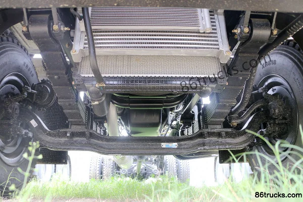Dongfeng Commercial Vehicle Tianjin VR 225 ch 4X2(6 roues) 6,75 m cabine avec couchette plateau camion porteur Châssis (1) | 86Trucks