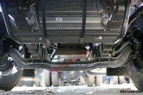 Dongfeng Tuoxing D1 160hp 4X2(6 wheels) Cargo Truck Chassis (1) | 86Trucks