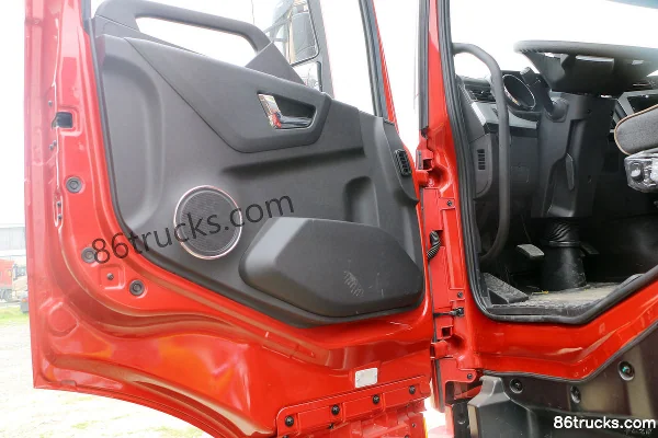Dongfeng Commercial Vehicle Tianlong KL Heavy Truck 2019 Model 465 hp 6X4(10 wheels) Tractor Truck Cab (1) | 86Trucks