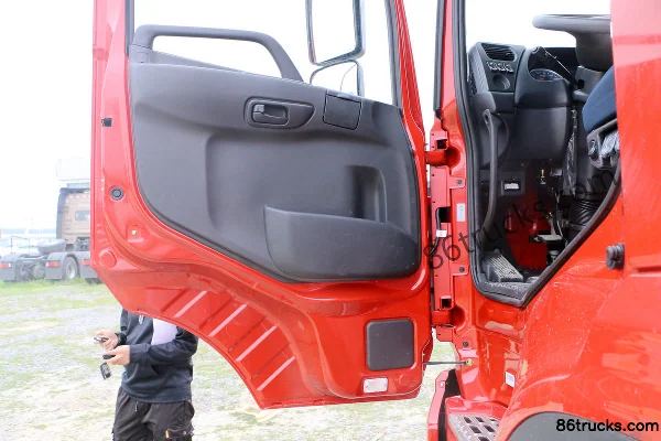 Dongfeng Commercial Vehicle Tianlong VL Heavy Truck 2019 400hp 6X4(10 wheels) tractor truck Cab (1) | 86Trucks