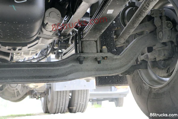 Dongfeng Commercial Vehicle Tianlong VL Heavy Truck 2019 400hp 6X4(10 wheels) tractor truck Chassis (3) | 86Trucks