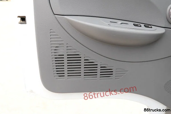 Dongfeng Duolika D6-L 2018 model Enhanced Edition 156 hp 4X2(6 wheels) 4.17m single-row flatbed light truck Cab (3) | 86Trucks