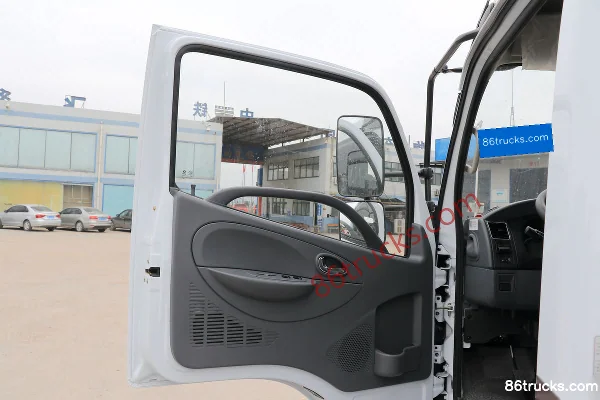 Dongfeng Duolika D6-L 2018 model Enhanced Edition 156 hp 4X2(6 wheels) 4.17m single-row flatbed light truck Cab (1) | 86Trucks
