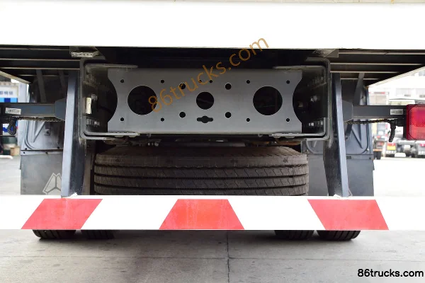 Sinotruk Hohan N5G Heavy Truck 310hp 6X2(8 wheels) 9.52m Wing Opening Box Cargo Truck Body (1) | 86Trucks