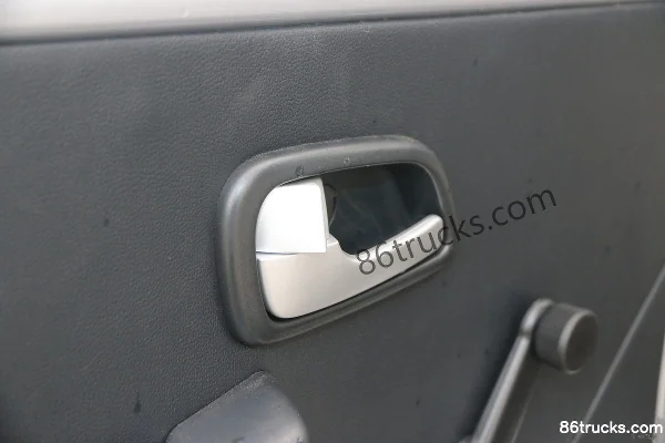 Changan Light Vehicle Ruixing M80 2019 Comfort 116hp 2-Seat 1.5L Gasoline Flat Roof Rear Hinged Door Panel Van Cab (2) | 86Trucks