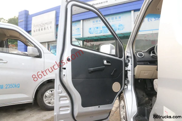 Changan Light Vehicle Ruixing M80 2019 Comfort 116hp 2-Seat 1.5L Gasoline Flat Roof Rear Hinged Door Panel Van Cab (1) | 86Trucks