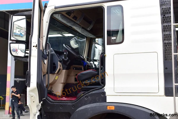 Sinotruk HOWO T5G 340hp 8X4(12 wheels) 9.4m refrigerated truck Cab (3) | 86Trucks