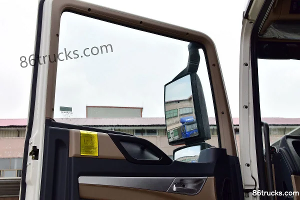 Sinotruk HOWO T5G 340hp 8X4(12 wheels) 9.4m refrigerated truck Cab (2) | 86Trucks