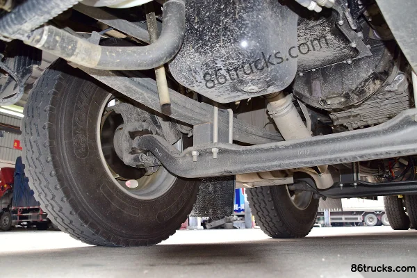 Sinotruk HOWO T5G 340hp 8X4(12 wheels) 9.4m refrigerated truck Chassis (2) | 86Trucks
