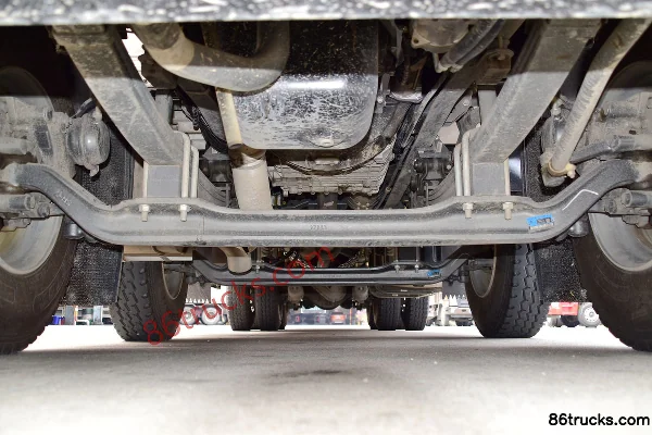 Sinotruk HOWO T5G 340hp 8X4(12 wheels) 9.4m refrigerated truck Chassis (1) | 86Trucks