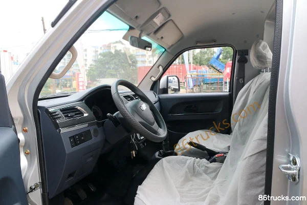 Jinbei T30S Standard 1.5L 102hp 4X2(6 wheels) Gasoline 3.2m Single Row Flatbed Mini Truck (China VI) Cab (3) | 86Trucks