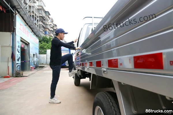 Jinbei T30S Standard 1.5L 102hp 4X2(6 wheels) Gasoline 3.2m Single Row Flatbed Mini Truck (China VI) Body (2) | 86Trucks