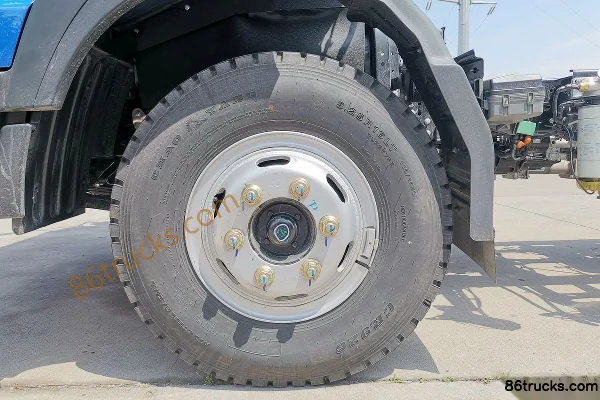JAC Junling V8 170hp 4X2(6 wheels) 3.85m half-row cage van light truck Chassis (3) | 86Trucks