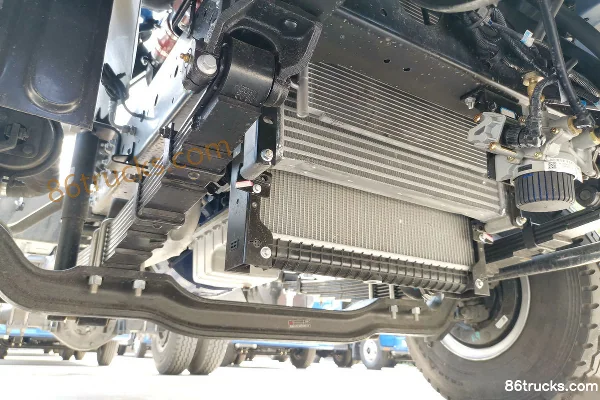 JAC Junling V8 170hp 4X2(6 wheels) 3.85m half-row cage van light truck Chassis (1) | 86Trucks