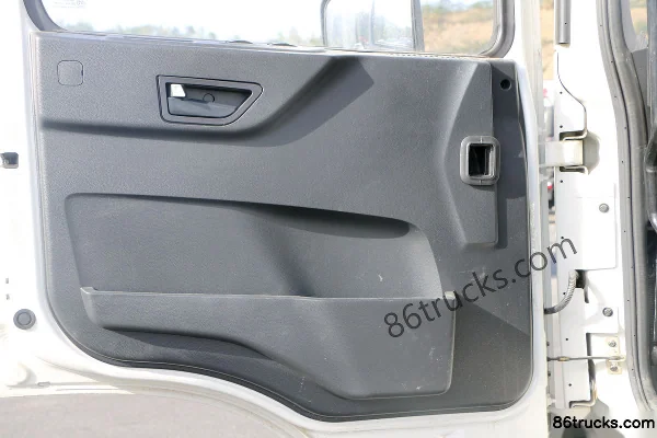Dongfeng Yuhu VP 180 hp 4X2(6 wheels) Double Row Cargo Truck Chassis (EQ1168GLVJ) Cab (1) | 86Trucks