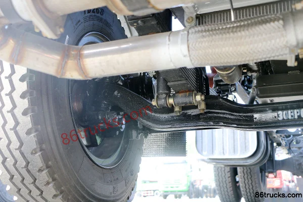 Dongfeng Yuhu VP 150 hp 4X2(6 wheels) Double Row Light Truck Chassis (EQ1168GLVJ4) (2) | 86Trucks