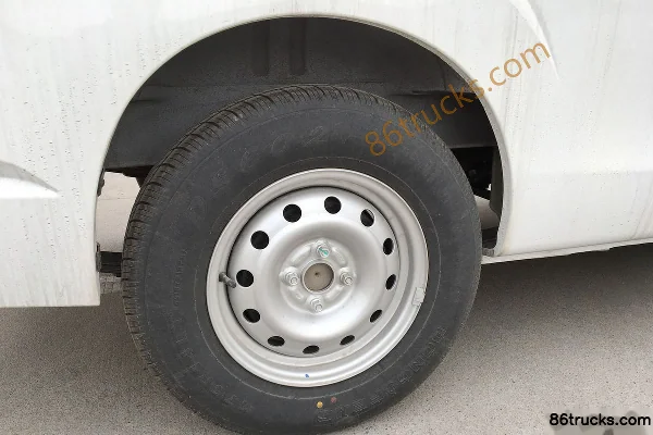 Yangzijiang V6 2.65T 4,43 m Fourgon électrique logistique (autonomie 295 km) 44 kWh Châssis (1) | 86Trucks