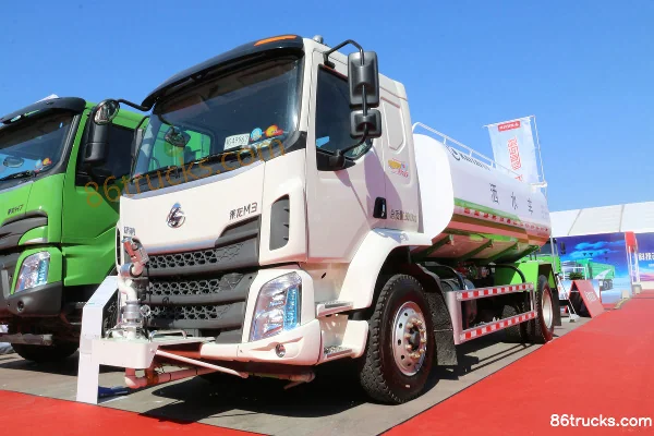 Dongfeng Liuqi New Chenglong M3 230 hp 4X2(6 wheels) Water Sprinkler Truck (Daheng Hui Brand)(China VI) Exterior (3) | 86Trucks