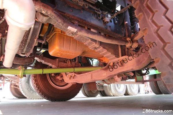 Dongfeng Liuqi New Chenglong M3 230 hp 4X2(6 wheels) Water Sprinkler Truck (Daheng Hui Brand)(China VI) Chassis (2) | 86Trucks
