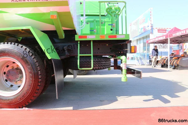 Dongfeng Liuqi New Chenglong M3 230 hp 4X2(6 wheels) Water Sprinkler Truck (Daheng Hui Brand)(China VI) Body (3) | 86Trucks
