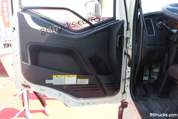 FAW Jiefang J6L 220 hp 4X2(6 wheels) Sweeper Truck (Haide Brand) (China VI) Cab (1) | 86Trucks