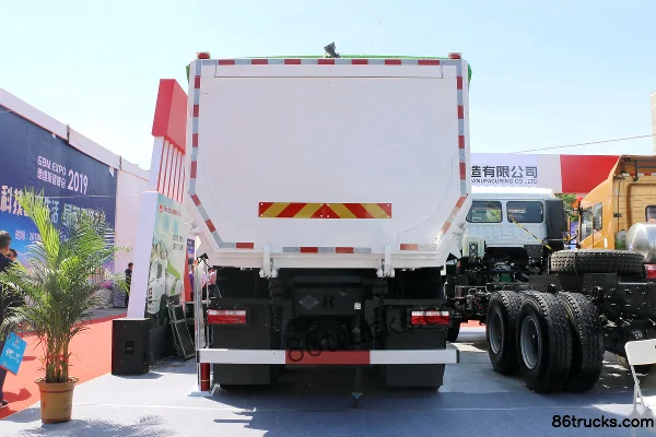 Changzheng Auto 410 hp 6X4(10 wheels) 5.6m LNG Dump Refuse Truck Exterior (3) | 86Trucks