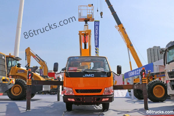 JMC Shunda Narrow Body 116 hp 4X2(6 wheels) 17m Aerial Work Truck (XCMG Brand) Exterior (2) | 86Trucks
