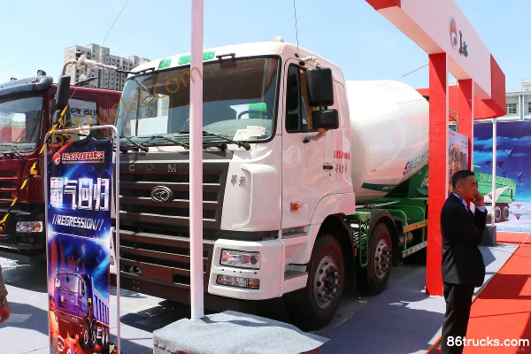 Hualing poids lourd 345 ch 8X4(12 roues) camion malaxeur 7 m³ Extérieur (3) | 86Trucks