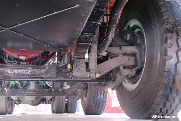 Hualing poids lourd 345 ch 8X4(12 roues) camion malaxeur 7 m³ Châssis (3) | 86Trucks