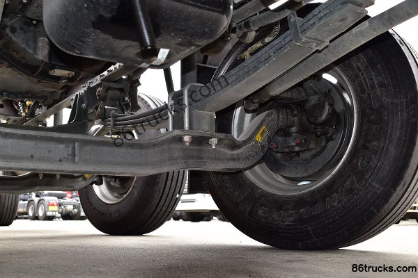 Sinotruk Hohan N5G Heavy Truck 340hp 8X4(12 wheels) 9.5m Stake Cargo Truck Chassis (3) | 86Trucks