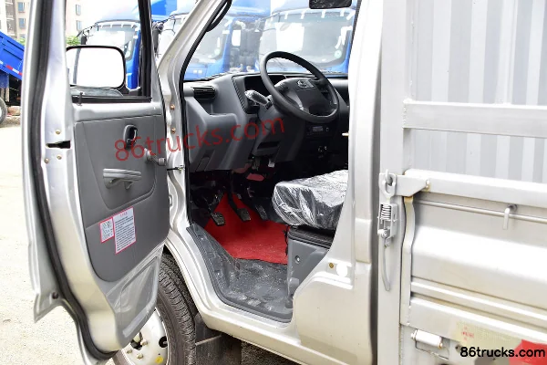 Kama K23 1.5L 110hp 4X2(6 wheels) 3.3m single-row stake truck mini truck Cab (1) | 86Trucks