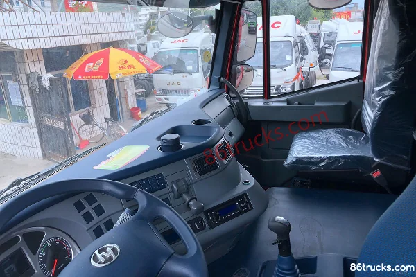 SAIC Hongyan GenlyonC500 390 ch 6X4(10 roues) camion benne 6 m Cabine (1) | 86Trucks