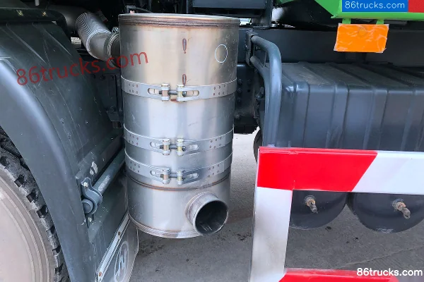 SAIC Hongyan GenlyonC500 390 ch 6X4(10 roues) camion benne 6 m Châssis (3) | 86Trucks