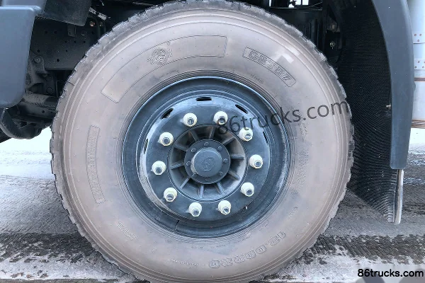 SAIC Hongyan GenlyonC500 390 ch 6X4(10 roues) camion benne 6 m Châssis (1) | 86Trucks