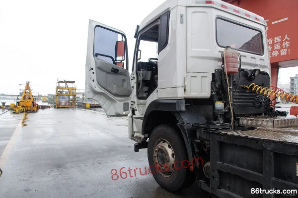 BYD Q1 31.5T 4X2(6 wheels) pure electric tractor truck 217.6kWh Cab (1) | 86Trucks