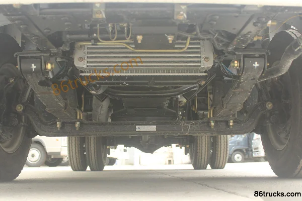 FAW Hongta FAW Jiefang Baling 1 Series V6 102hp 4X2(6 wheels) 2.815m double-row stake truck with cargo cage (hydraulic brake) Chassis (1)