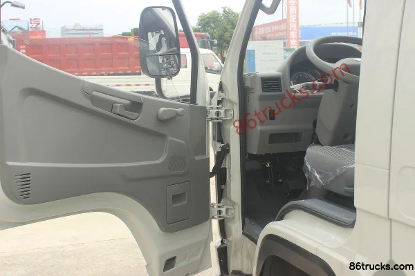 FAW Hongta FAW Jiefang Baling 102hp 4X2(6 wheels) 3.4m double-row van light truck Cab (1) | 86Trucks