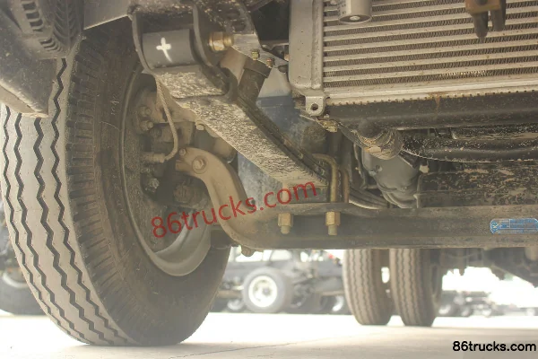 FAW Hongta FAW Jiefang Baling 102hp 4X2(6 wheels) 3.4m double-row van light truck Chassis (2) | 86Trucks