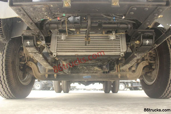 FAW Hongta FAW Jiefang Baling 102hp 4X2(6 wheels) 3.4m double-row van light truck Chassis (1) | 86Trucks