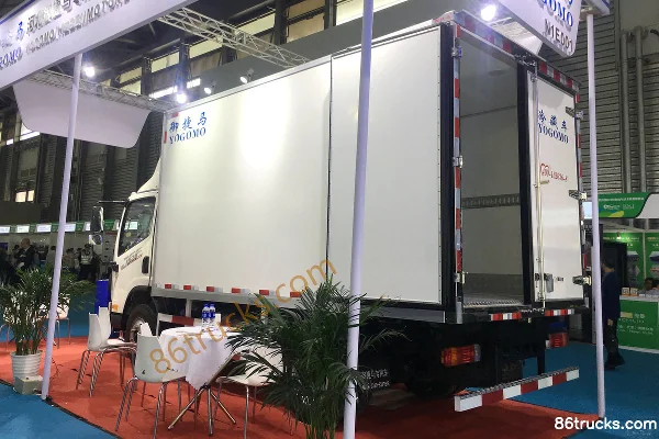 FAW Jiefang J6F 154hp 4X2(6 wheels) 4.13m refrigerated truck Exterior (3) | 86Trucks