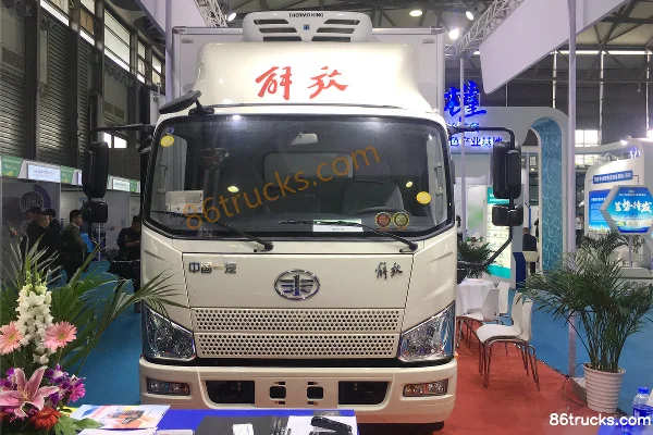 FAW Jiefang J6F 154hp 4X2(6 wheels) 4.13m refrigerated truck Exterior