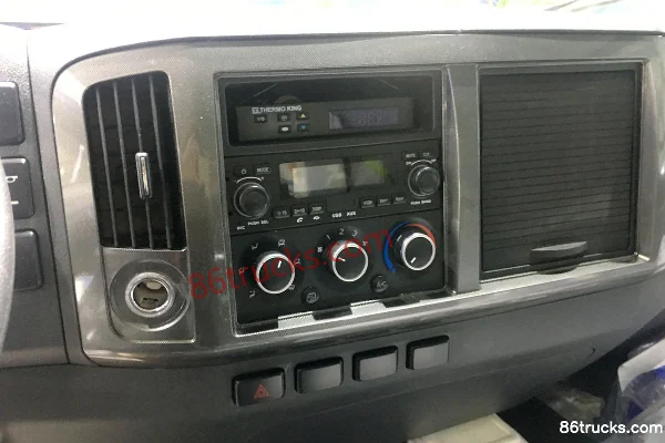FAW Jiefang J6F 154hp 4X2(6 wheels) 4.13m refrigerated truck Cab (3) | 86Trucks