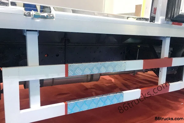 FAW Jiefang J6F 154hp 4X2(6 wheels) 4.13m refrigerated truck Chassis (2) | 86Trucks