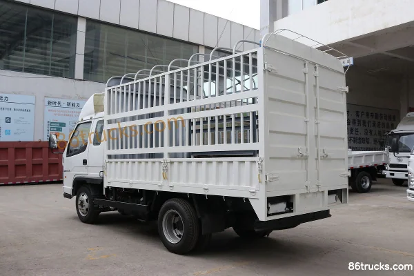 FAW Hongta FAW Jiefang Baling 102hp 4X2(6 wheels) 3.32m One-and-a-half Row Stake Truck Exterior (3) | 86Trucks