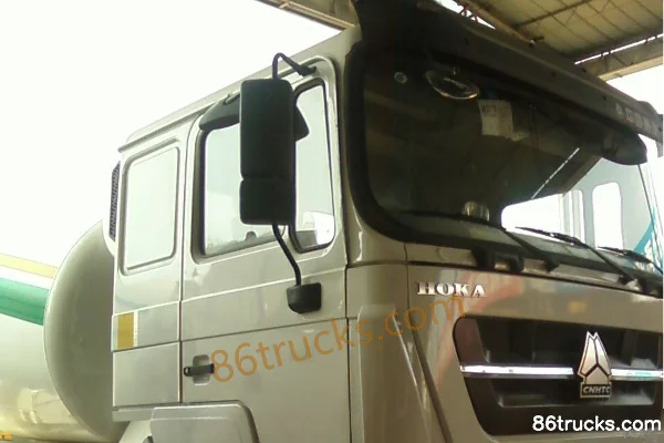 Sinotruk HOKA Heavy Truck 336 hp 6X4(10 wheels) Concrete Mixer Truck Exterior (3) | 86Trucks