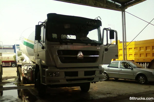 Sinotruk Sinotruk HOKA Heavy Truck concrete mixer truck