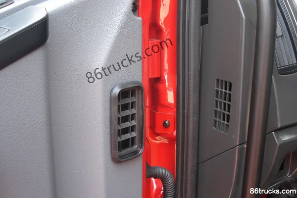 FAW Jiefang J6L Medium Truck 140 hp 4X2(6 wheels) Cargo Truck (Chassis) Cab (2) | 86Trucks