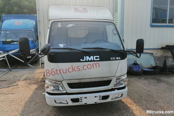 JMC Shunda Narrow Body 122 hp 4X2(6 wheels) 4.21m Single Row Stake Truck (Hydraulic Brake) (China VI) Exterior (2) | 86Trucks